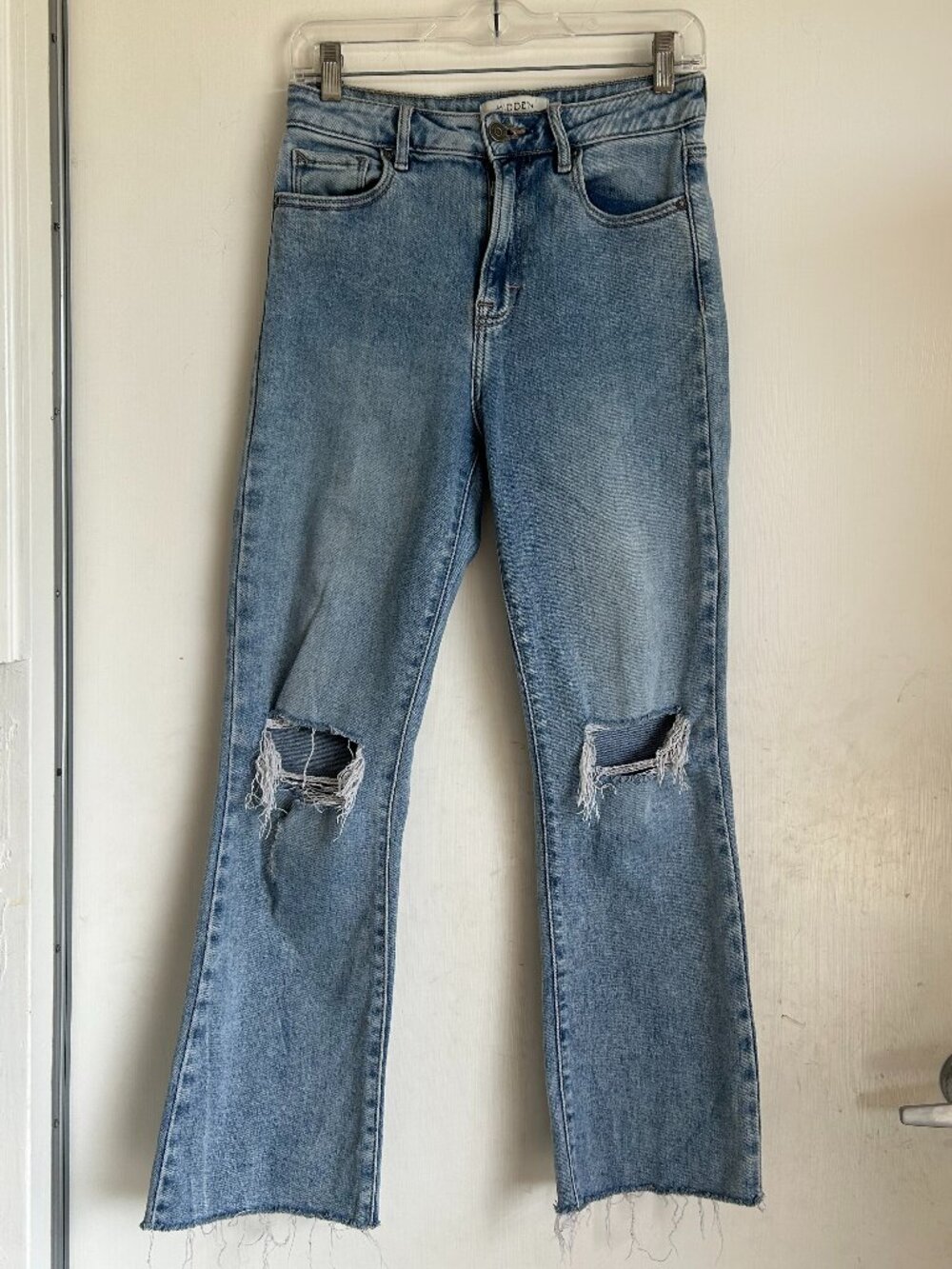 Hidden LA - Light Wash Distressed Knee Jeans